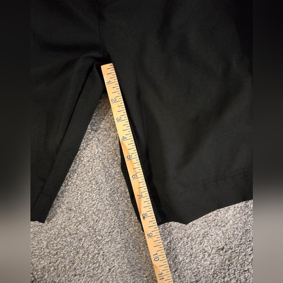 Under Armour Performance Black Bermuda Shorts Women's Size 6 - Picture 9 of 10